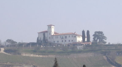 Carobbio_Castello_degli_Angeli_nor.jpg (27603 bytes)