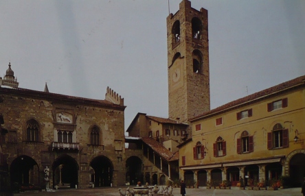 torre_civica.jpg (66566 bytes)
